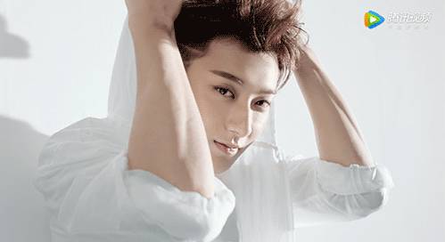 黄子韬韩后广告帅气撩人