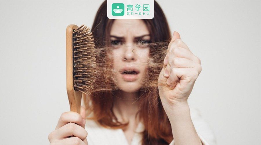 生完宝宝后，总爱掉头发，这是什么原因呢？