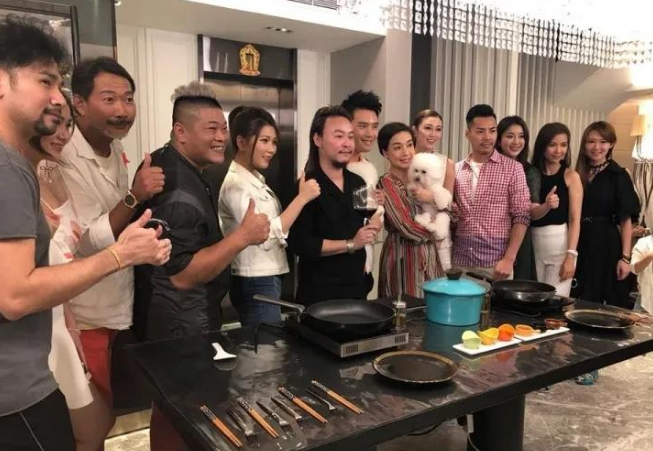 02至于发家史,黎伟业自称富二代,说他爸给了他30亿,所以他不用工作也