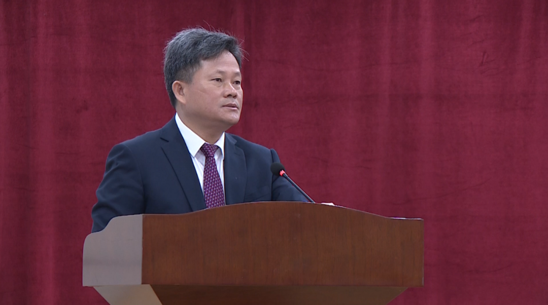 陈景泰介绍了平安建设先进经验,近年来,坡头区围绕"打造社会治理样板