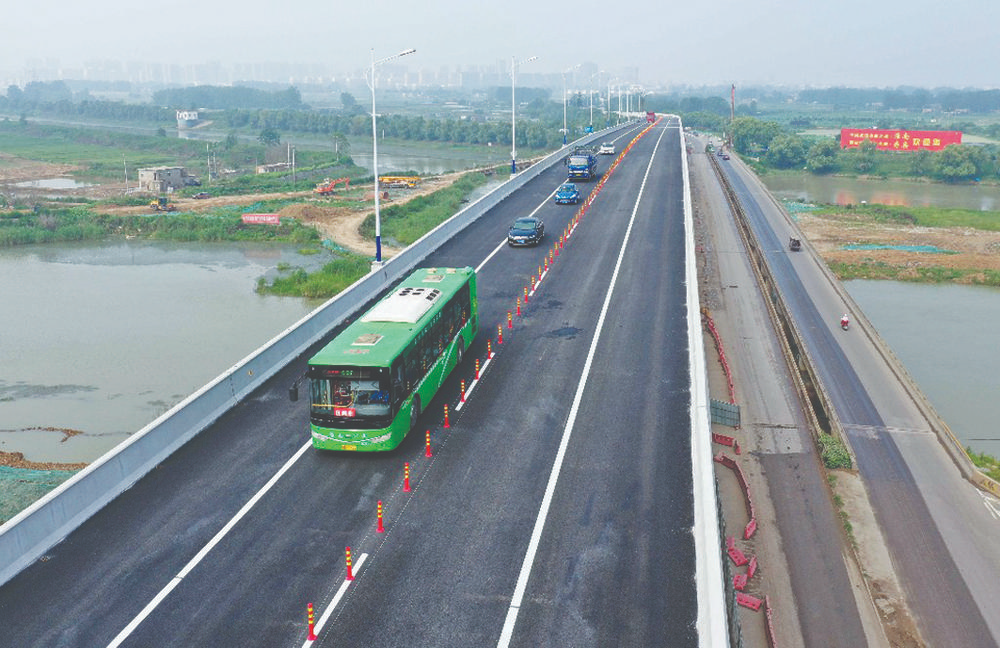 引江濟淮淮南東津渡大橋右幅建成通車