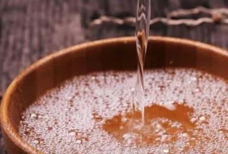 白酒知识：为何有的白酒喝了容易头疼口干，有的白酒却不会？