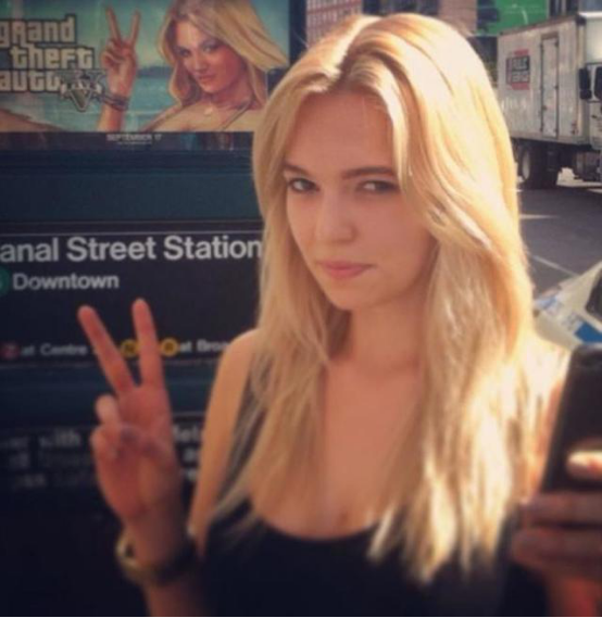 没有联系,那个封面的金发女郎实际是谢尔比·韦林德(shelbywellinder)