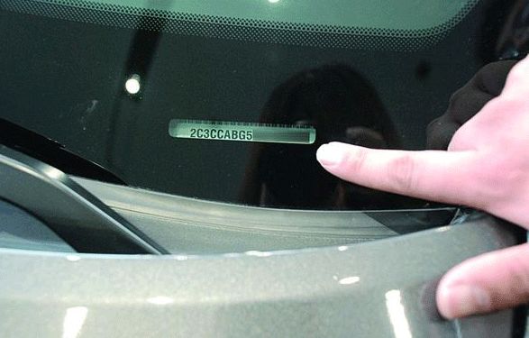 这些车买到手,90%的车主都会把车标给抠了!