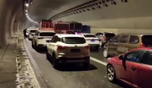 因事故无法下高速，被收全程过路费