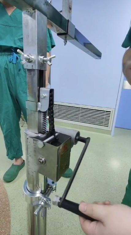 牵引床怎么用牵引床不够用怎么办？来看这家手术室DIY新型手术牵引床_https://www.jmylbn.com_新闻资讯_第4张