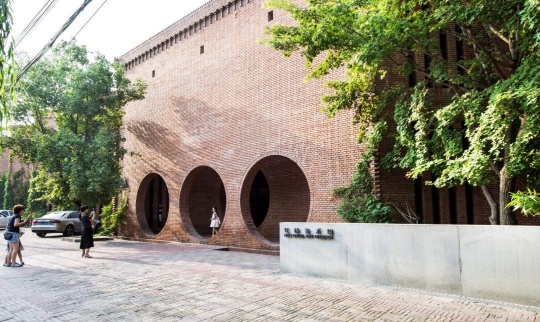 red brick aesthetice美术馆还拥有学术报告厅,餐厅,咖啡厅和会员