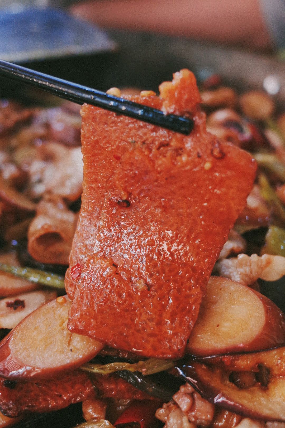 03酸菜炒魔芋这道菜的别名应该叫"饭扫光",热热辣辣的酸菜魔芋更像