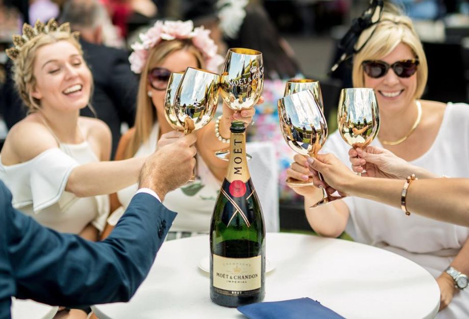 %name 对不起, 悉尼又要让全世界嫉妒了! 这个2月, 一场神秘时尚盛典聚焦了所有人的目光...