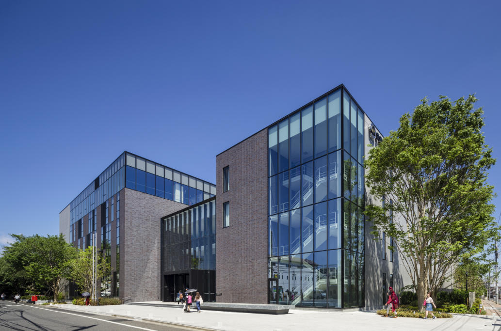 学校属性:私立东京音乐大学是日本最古老的私立音乐大学,其前身是铃木