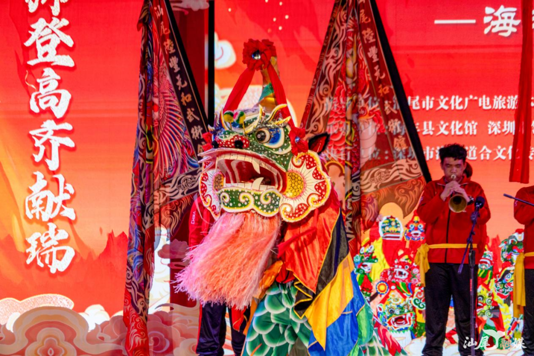 麒麟舞  陈茂辛 摄