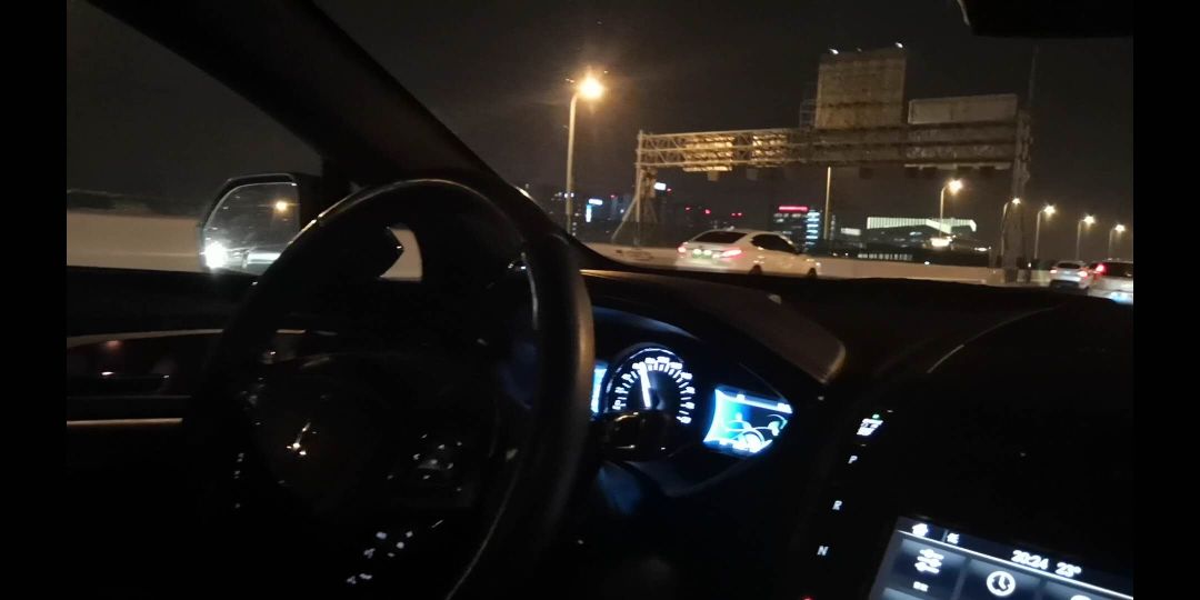 坐上無人車在黑夜的中國高速上"飛馳"，竟然是這番感覺！| 獨家