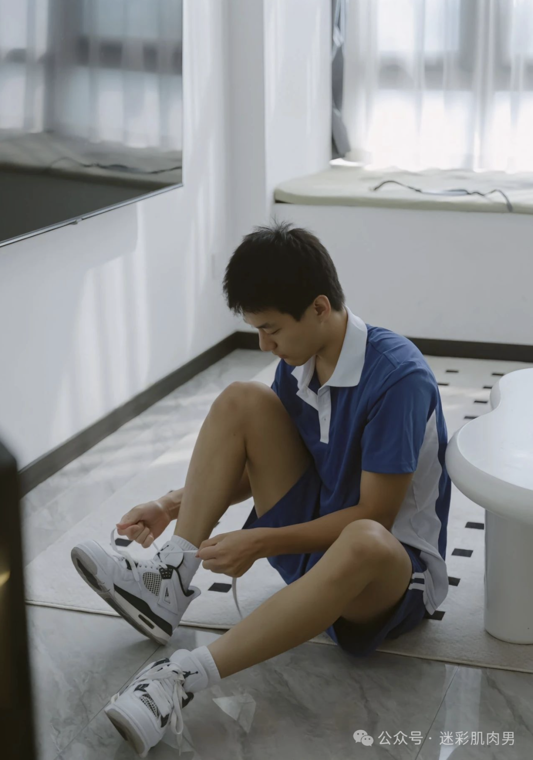 广东的男高运动小哥发育超棒呀！太大太可了！！