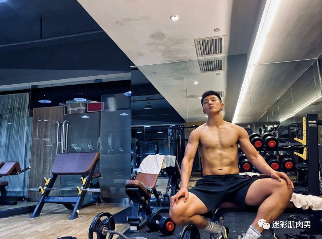 198CM体育小哥哥，这枚00后的山东男人太可啦