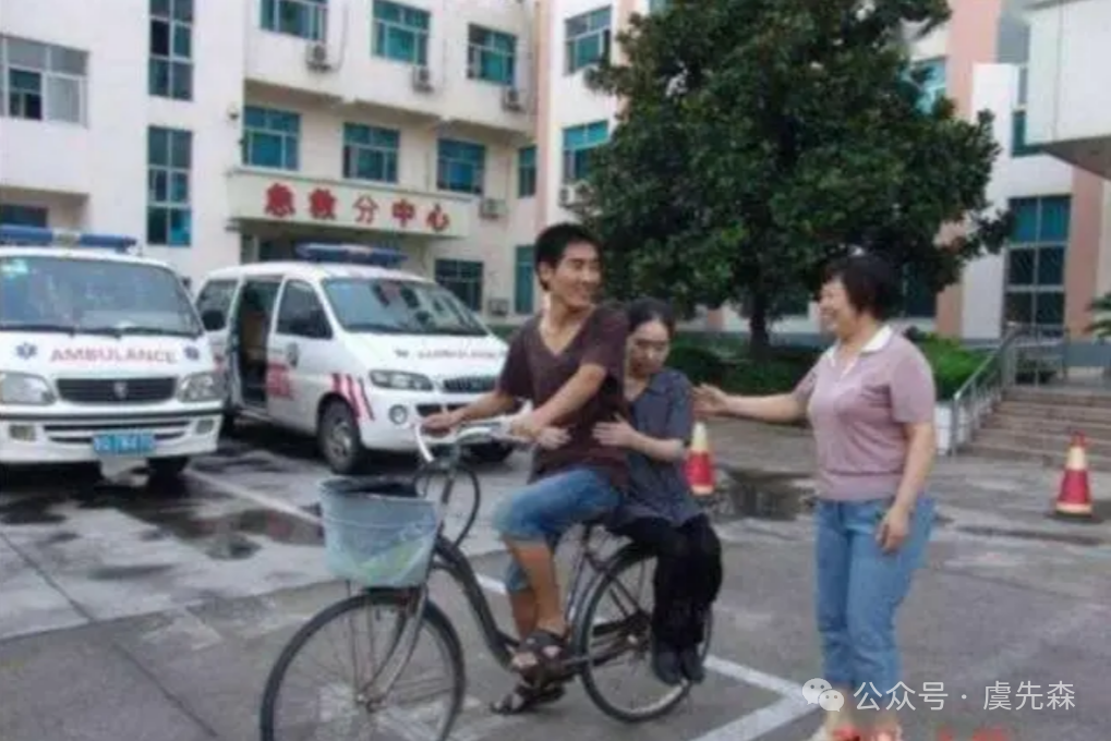 千里背母上学的他现在怎么样了