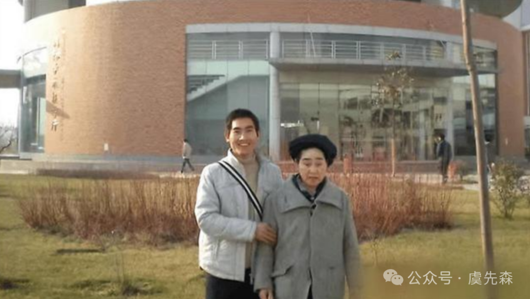 千里背母上学的他现在怎么样了