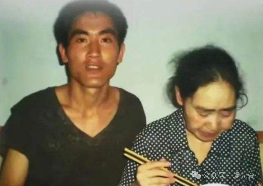 千里背母上学的他现在怎么样了
