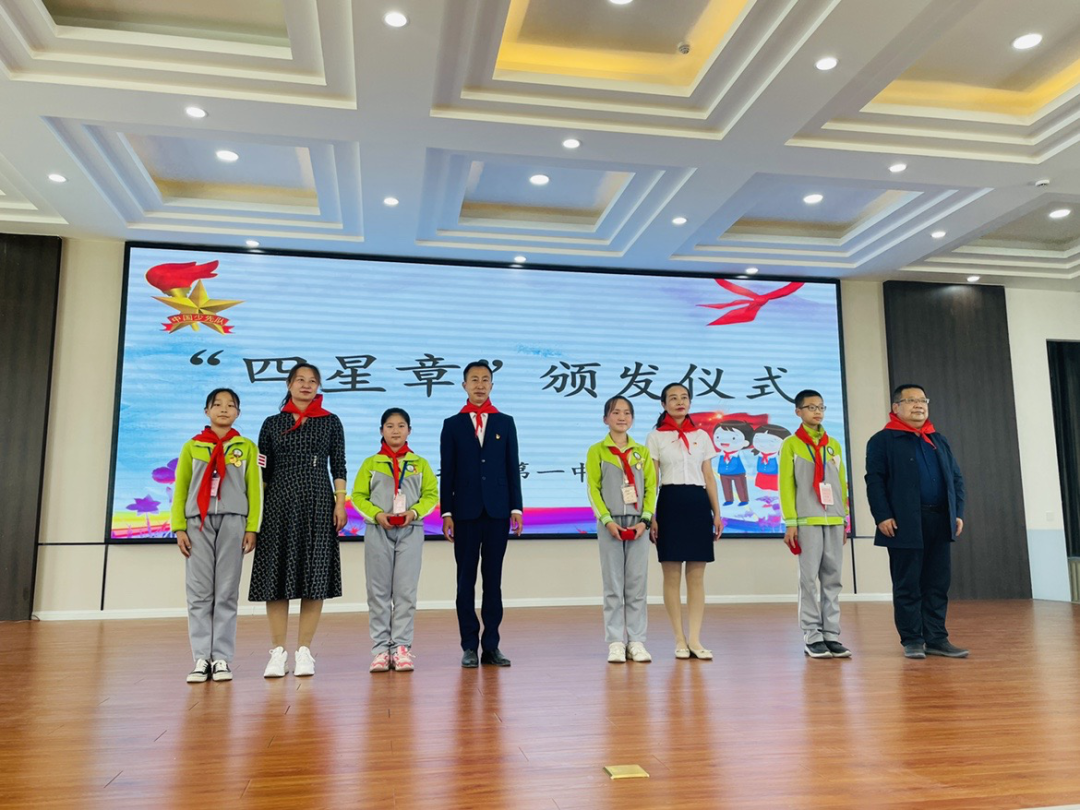 巴里坤县第一中学举办喜迎二十大争做好队员2022年新队员入队仪式暨第