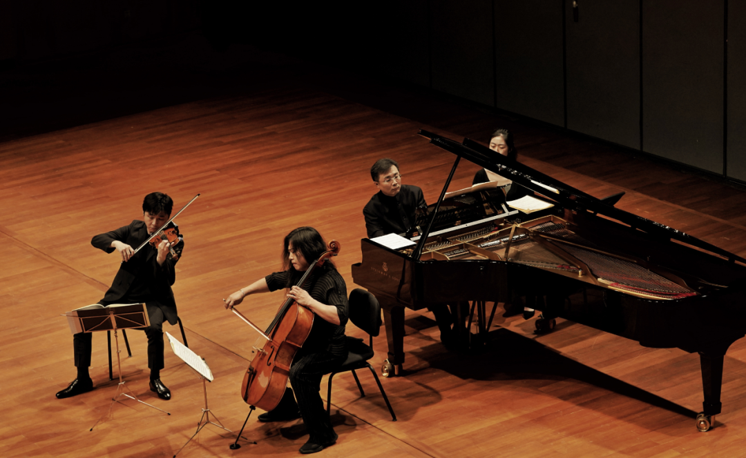 基因三重奏的深情与青春 | 乐评