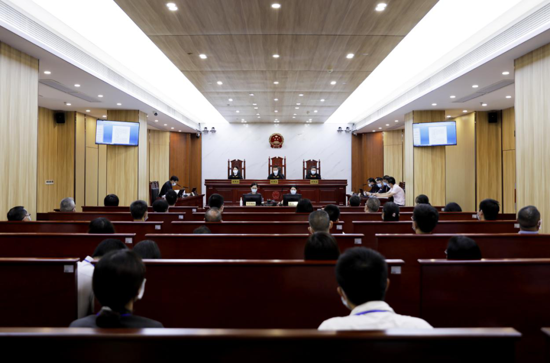 开庭的是一起行政机关负责人出庭应诉的工伤保险资格认定的行政二审