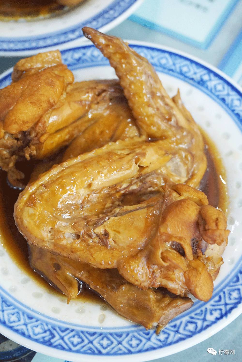 不得不提及这里的卤水全翅,很多人说有小时候的味道,香但不会太咸,闷