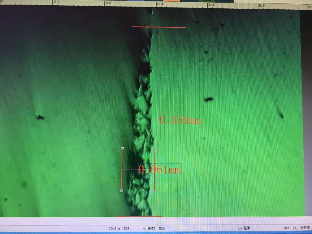 放大100x下观察裂纹