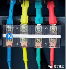 一篇文章搞定临电安全规范和现场隐患图例的图40