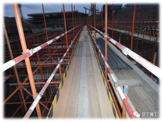 干工程，脚手架不懂怎么办？从搭设到验收详细总结！的图20