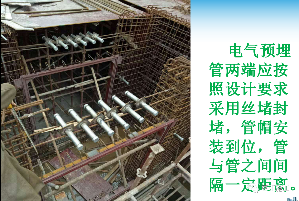 安装位置和标高不符设计要求;②密闭套管丝口被破坏;③预埋在人防门框