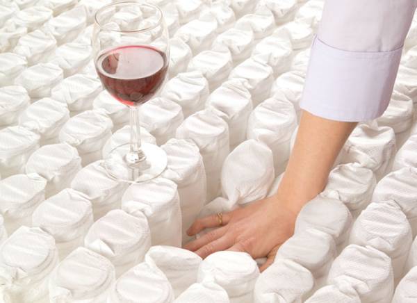 记忆棉床垫什么优点_纯棉床垫_棉床垫子