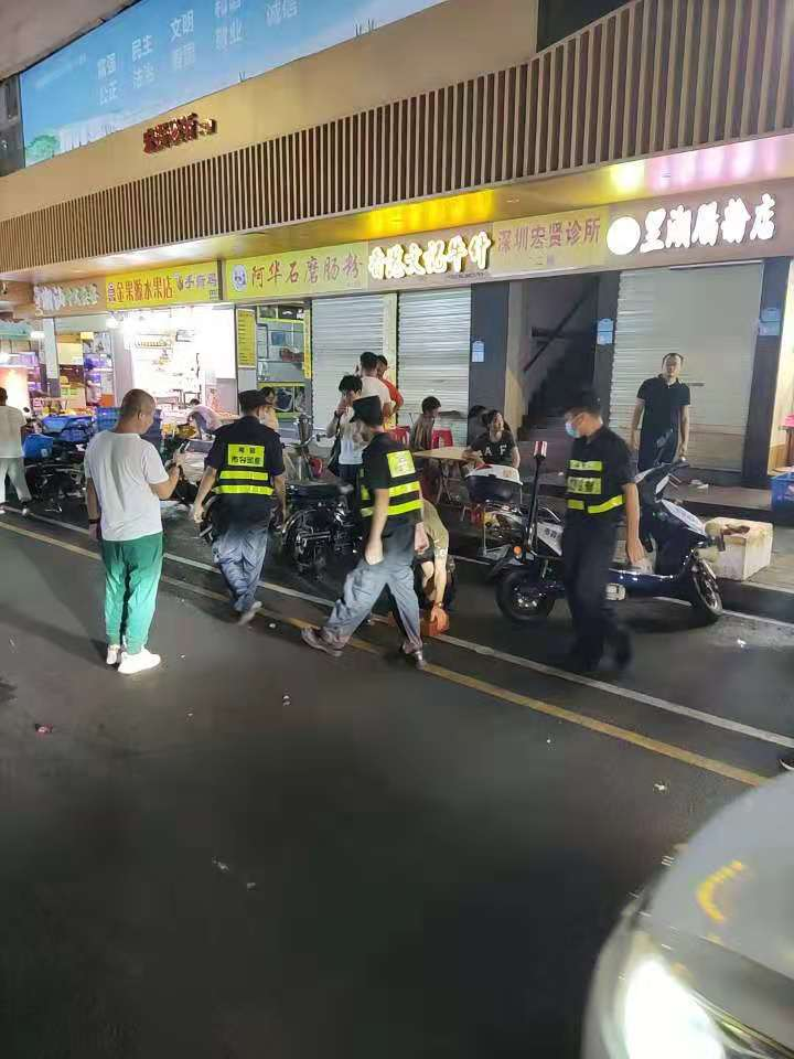 花一百多元，能在華強北“鬼市”里充分滿足虛榮心？-鋒巢網