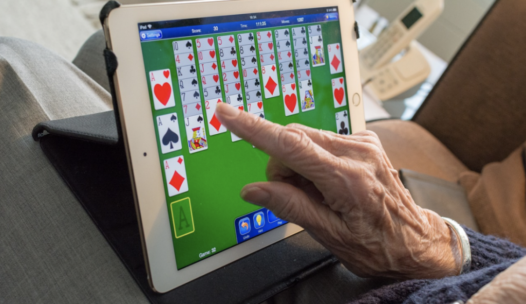 2.6億銀發族的流量“紅利”被誰盯上了？-鋒巢網