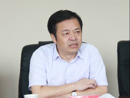 主持召开会议,与鄂州市委副书记,政法委书记熊明新一行进行工作对接