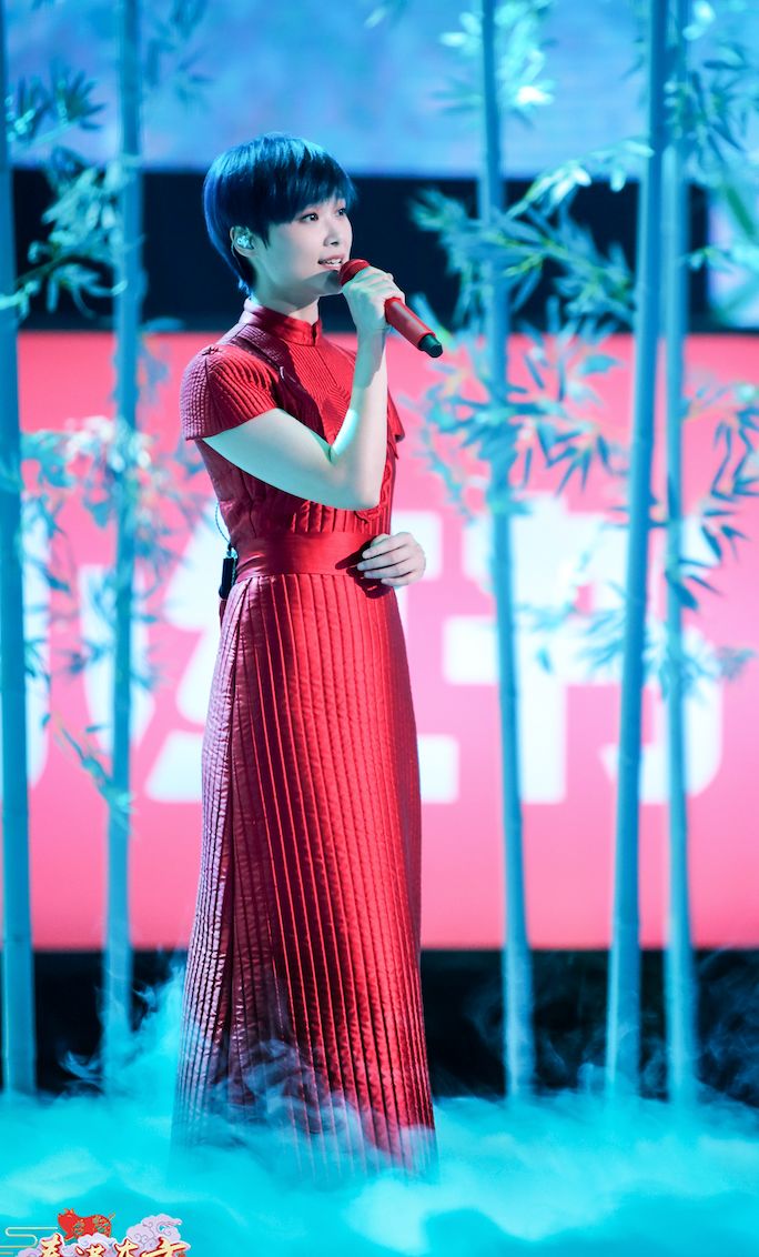 Angelababy零下20度還要穿公主裙，熱巴的中國紅真乖！ 時尚 第8張