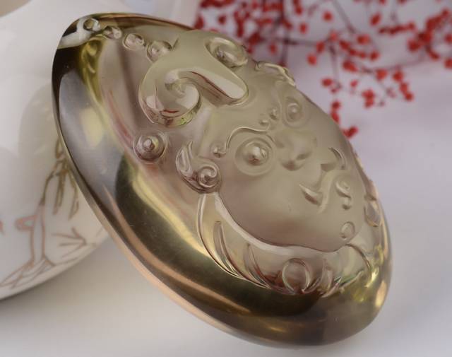 玉，宁折不弯；君子，刚正不阿