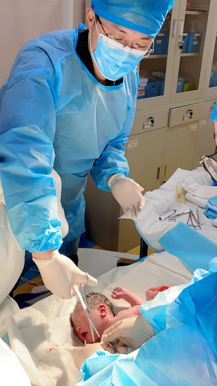 为什么剪脐带要先夹住“咔嚓”一刀剪掉脐带，宝宝会疼吗？_https://www.jmylbn.com_新闻资讯_第3张