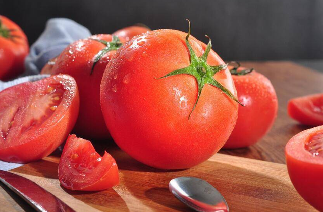 每天吃一个西红柿，身体或能得到4个益处，看完你不心动吗？