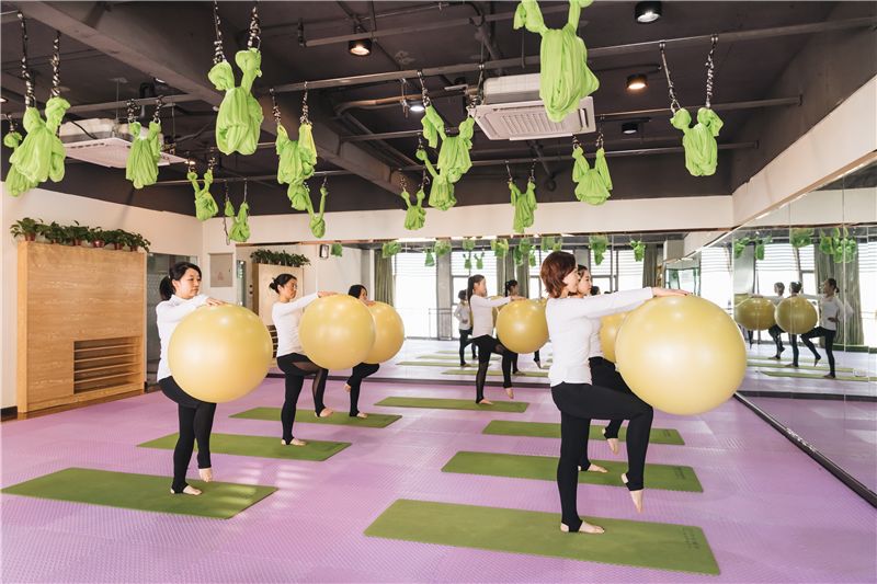 球瑜伽| 收腹、瘦身、按摩……瑜伽球原來還有這些妙用！ 生活 第10張