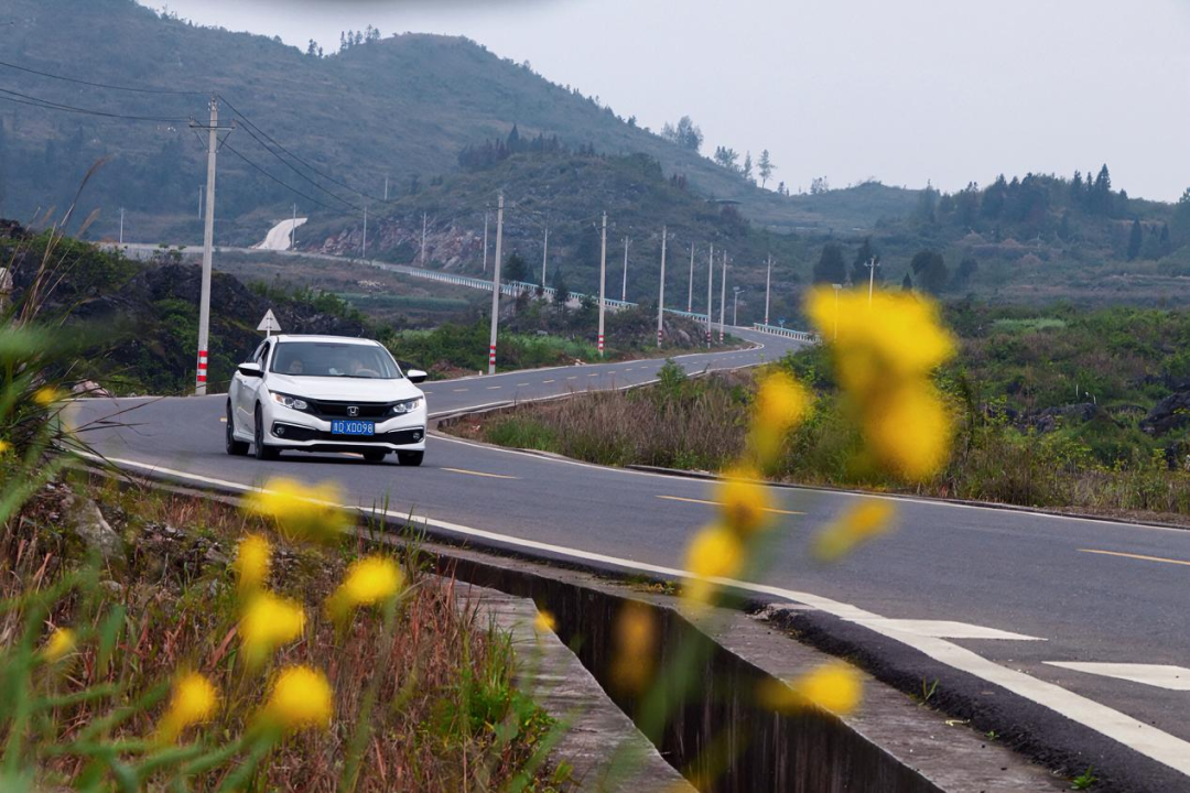 松桃路暢景美振興鄉村