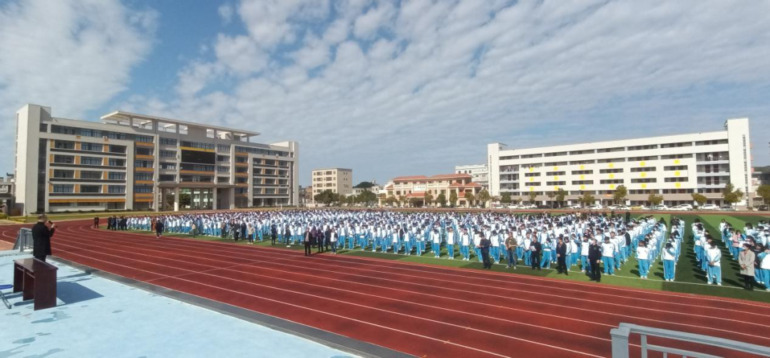 白沙中学校长为学生上春季开学思政第一课_部门动态_汕尾红海湾经济