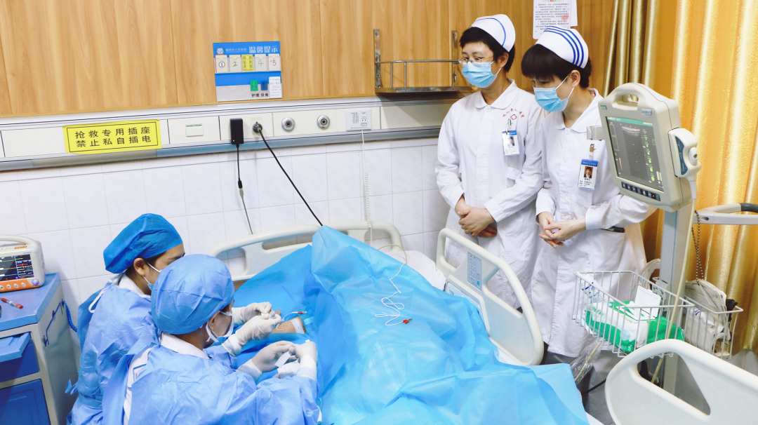 心电图怎么6道护理 ｜ 我院成功开展粤东首例腔内心电图定位下隧道式PICC置管术，化疗患者“生命绿色通道”更耐用_https://www.jmylbn.com_新闻资讯_第5张