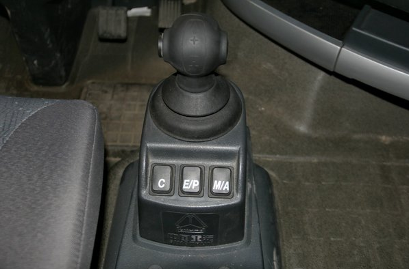 AMT变速箱“大作战”！采埃孚/法士特互不相让，解放/东风/重汽紧随其后