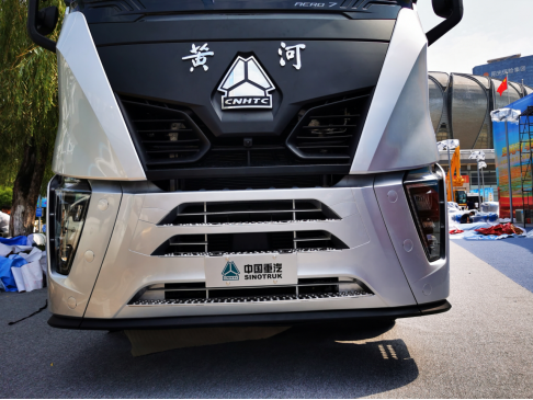 中国重汽新黄河来了 潍柴460马力+怀挡设计 能否成为进口重卡的新对手？