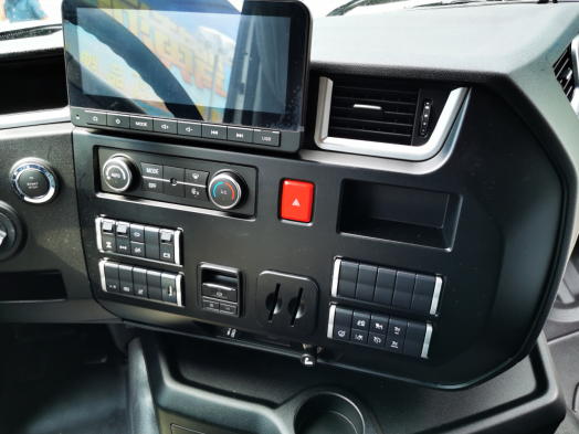 中国重汽新黄河来了 潍柴460马力+怀挡设计 能否成为进口重卡的新对手？