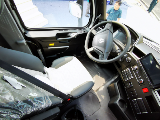 中国重汽新黄河来了 潍柴460马力+怀挡设计 能否成为进口重卡的新对手？