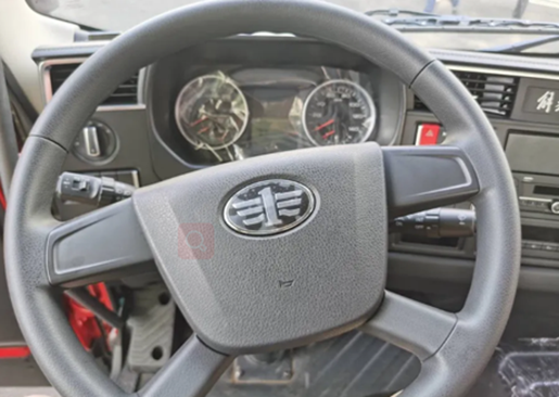 解放青汽推出全新6.8米JK6载货车 价格在14万左右 还自带货源？