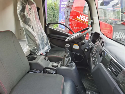 解放青汽推出全新6.8米JK6载货车 价格在14万左右 还自带货源？