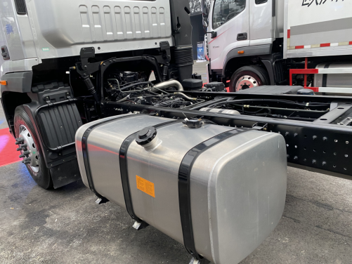 两轴9.8米装77m³货 比三轴车还能装的欧航快递之星还有啥优势？