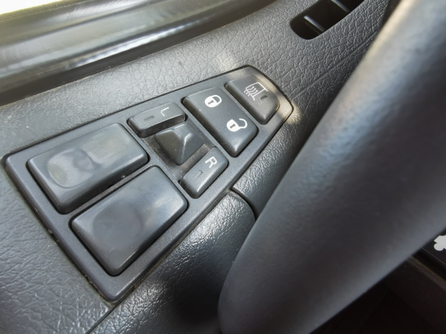 00马力的4X2重卡牵引车