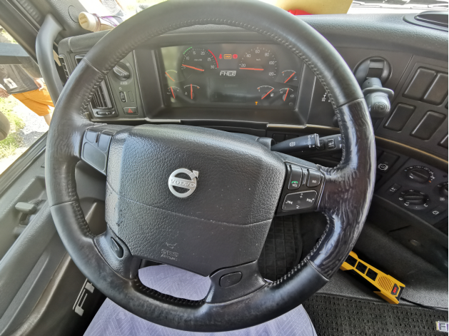 00马力的4X2重卡牵引车